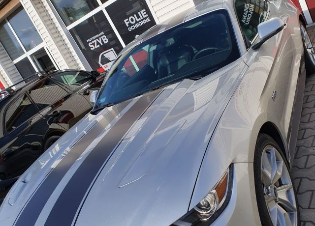 Zmiana koloru nadwozia samochodu Mustang GT Stylizacja